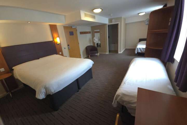 Room 5 of 16