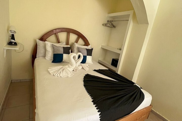 Room 9 of 27