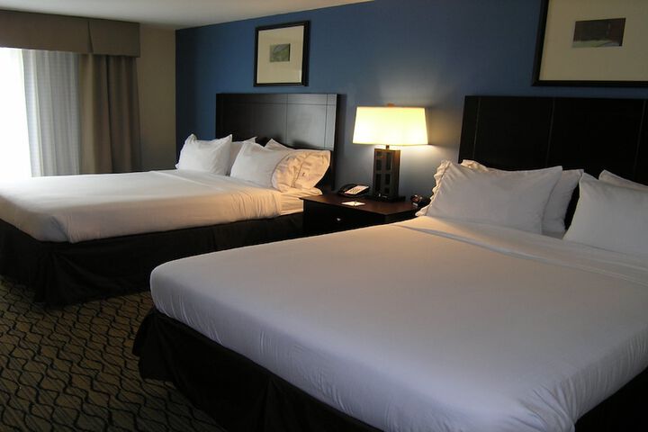 2 Queen Beds (9 of 9)