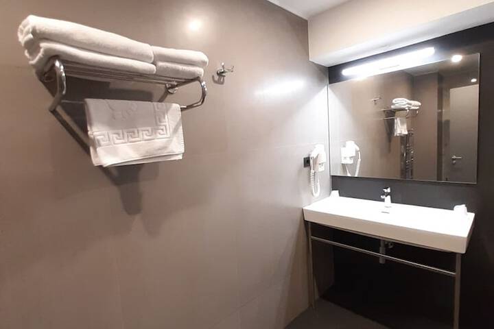Room 12 of 33