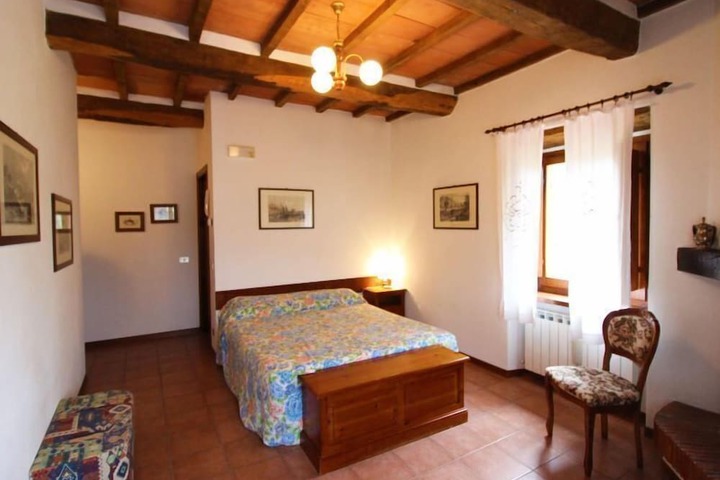 Room 4 of 38