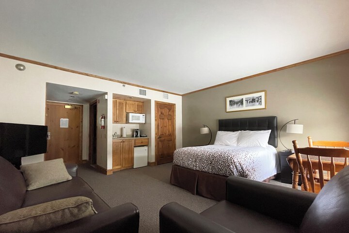 Room 2 of 34