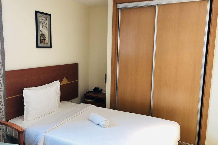 Room 8 of 24