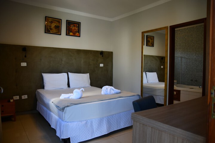 Room 32 of 48