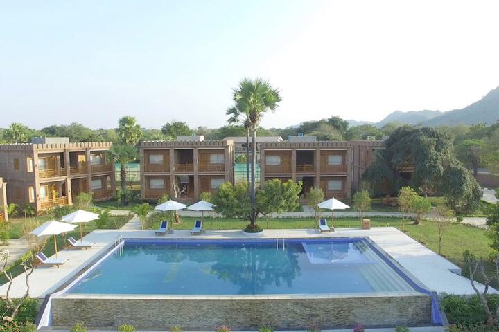 Pool 14 of 25