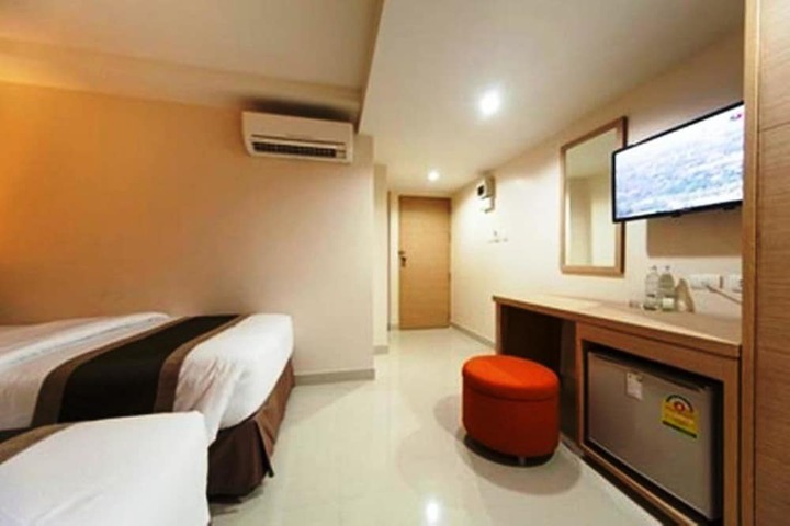 Room 11 of 29