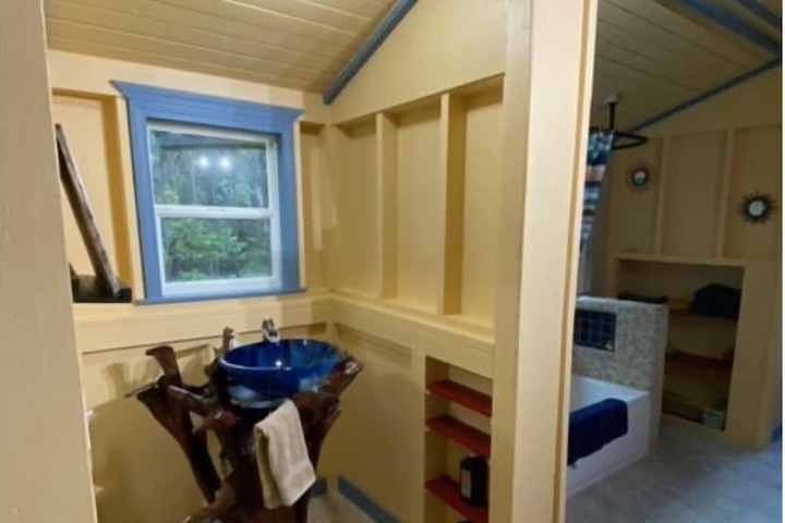 Room 17 of 37
