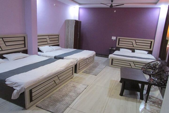 Room 12 of 16