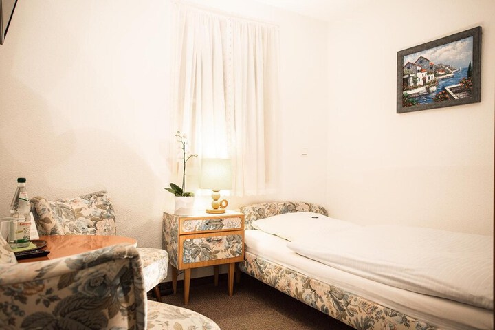 Room 11 of 25