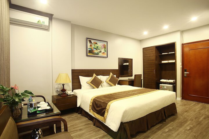 Room 8 of 34
