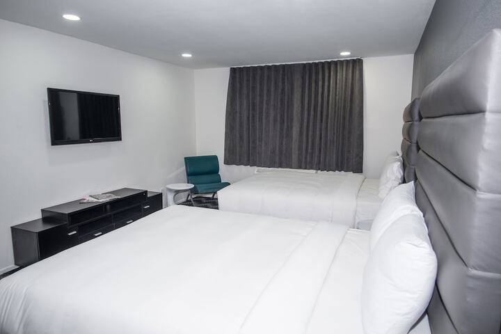 Room 6 of 18