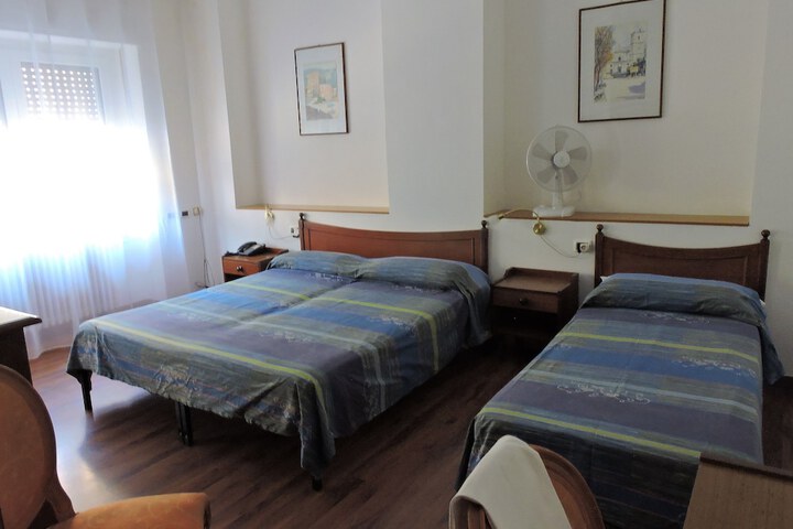 Room 9 of 21