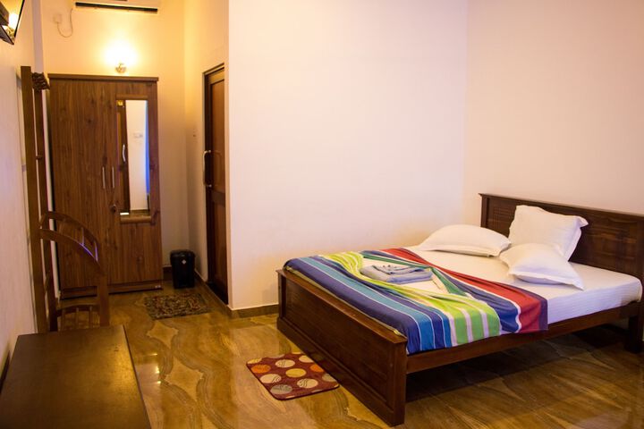 Room 4 of 18