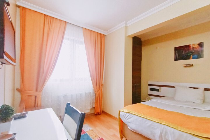 Room 7 of 69