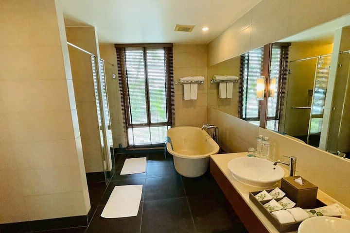 Room 52 of 74