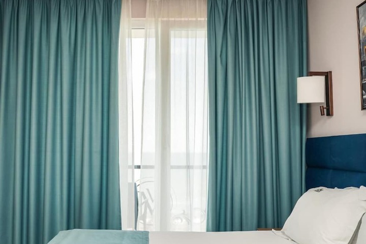 Room 25 of 182