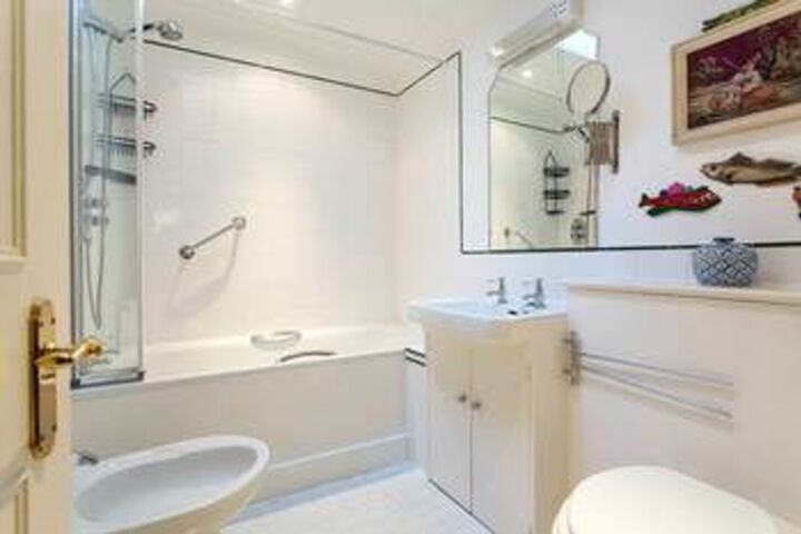 Room 2 of 18