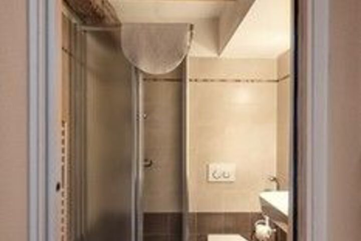 Room 2 of 60