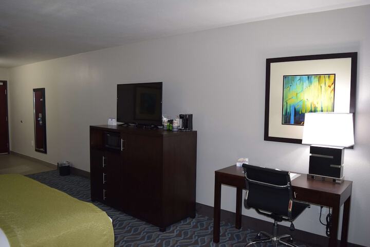 2 Double Beds Microwave and Refrigerator WiFi Full Breakfast (2 of 7)