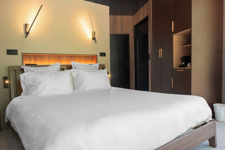 Room 16 of 64
