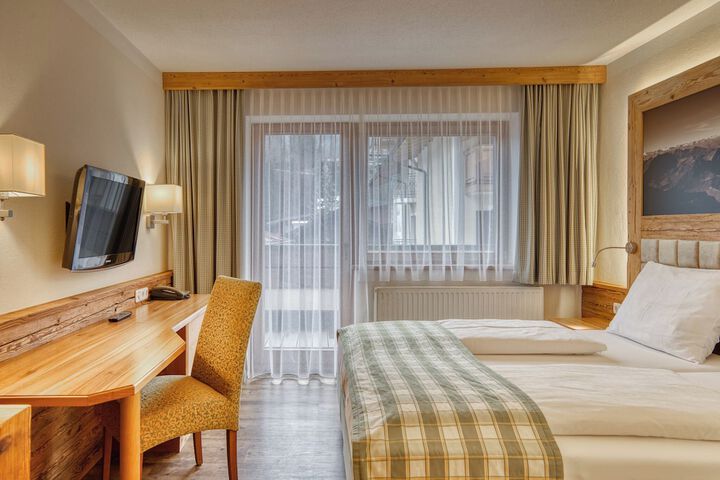 Room 15 of 171