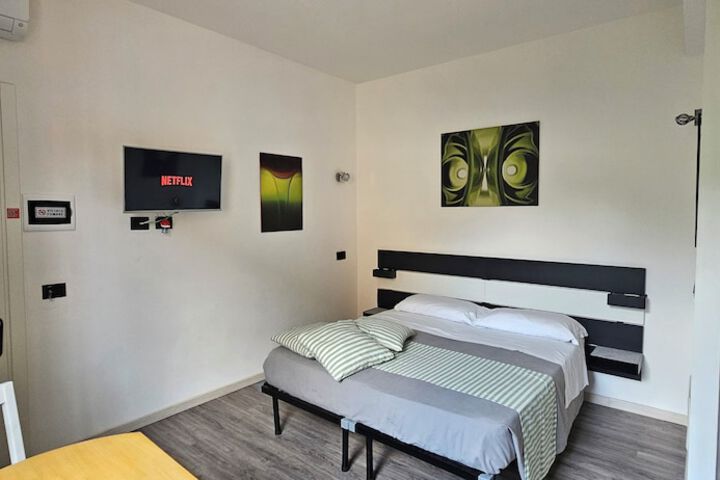 Room 21 of 76