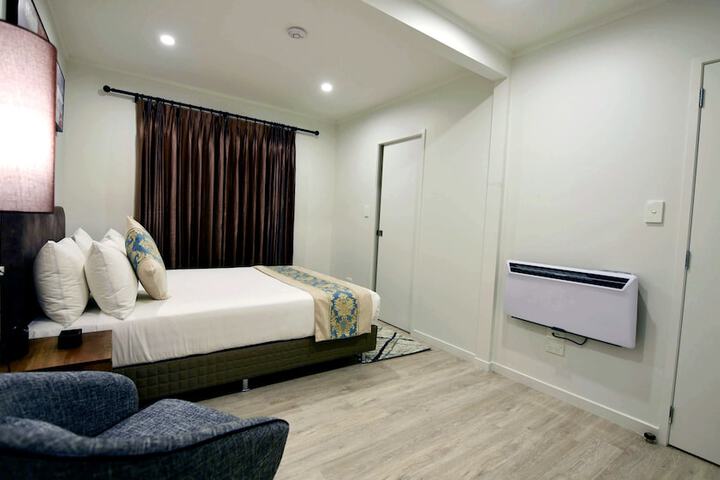 Room 7 of 82