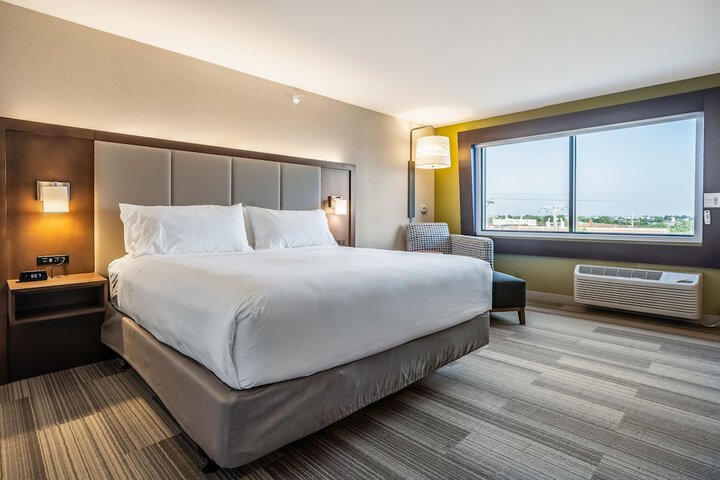 Standard Room, King or Two Doubles (2 of 7)