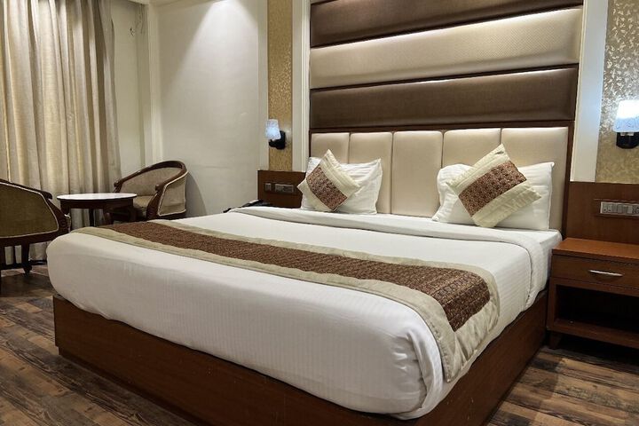 Room 8 of 26