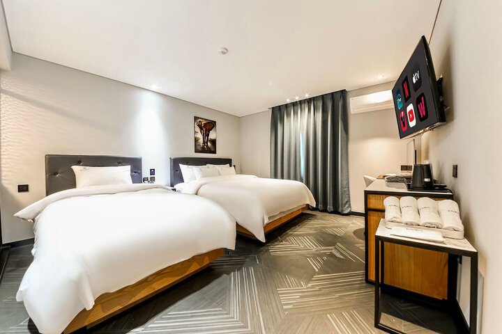 Room 14 of 38