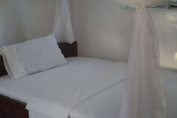 Room 8 of 9