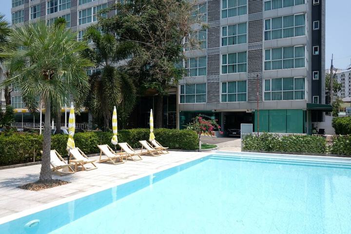 Pool 19 of 37