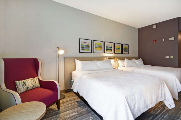 2 Queen Beds (6 of 12)