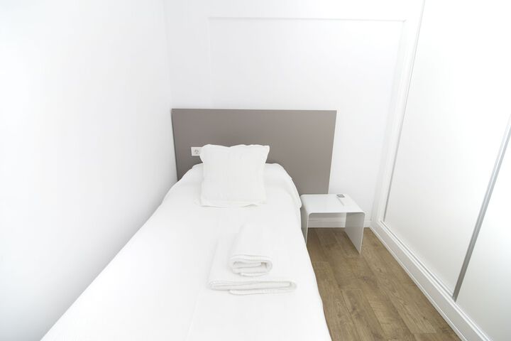 Room 12 of 145