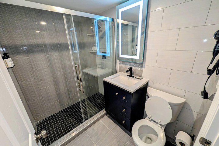Room 16 of 32