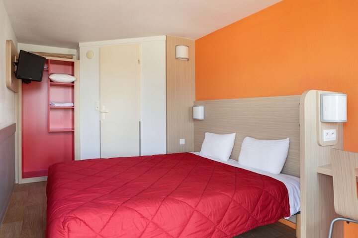 Room 12 of 25