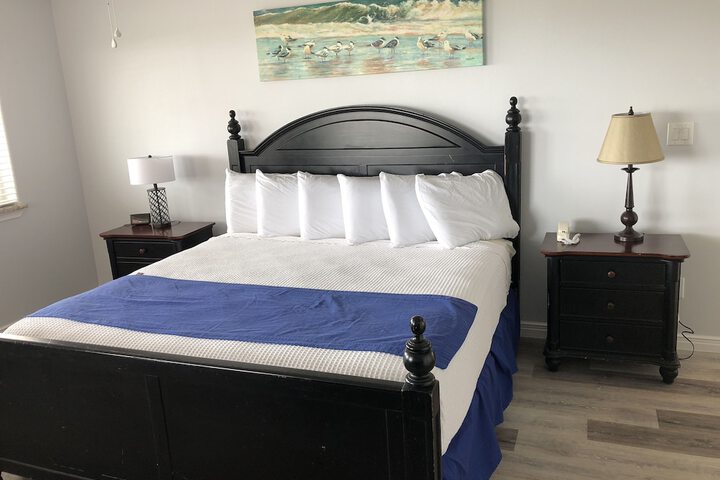 Room 5 of 173