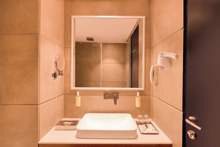 Room 35 of 49