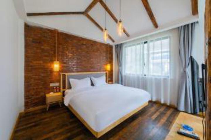 Room 9 of 9