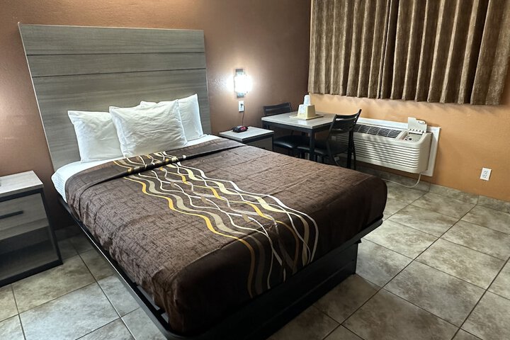 Basic Queen Bed (28 of 35)