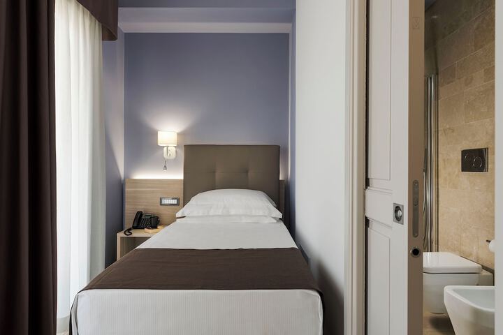 Room 26 of 101