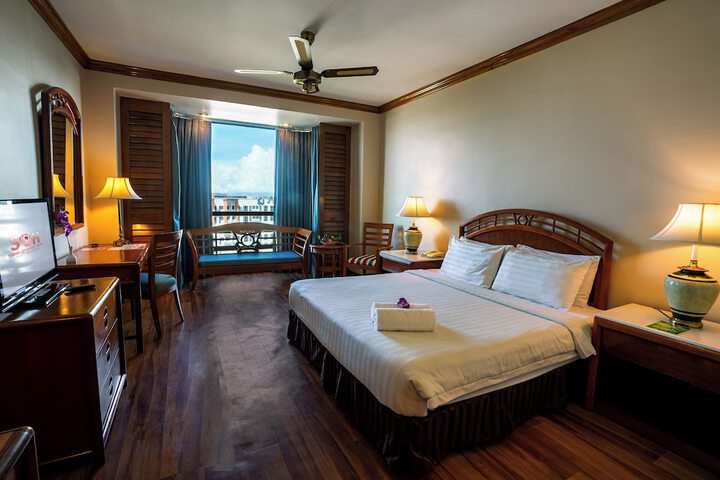 Room 28 of 104
