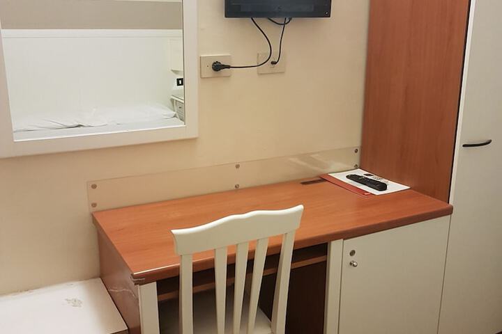 Room 11 of 39
