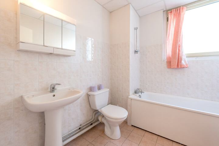 Room 16 of 19