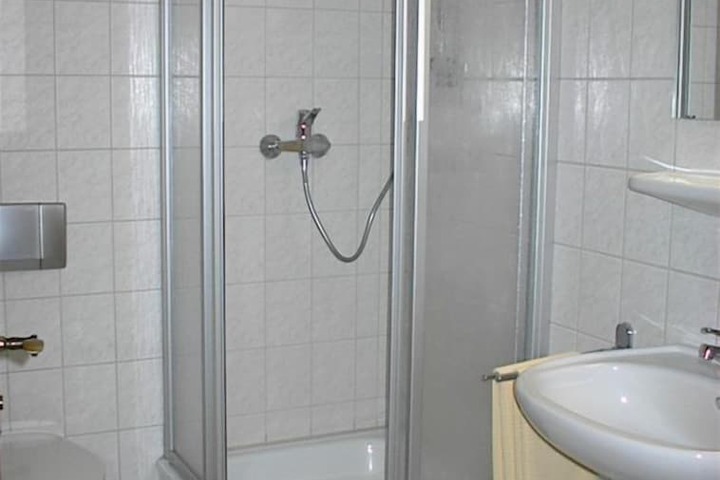 Room 5 of 12