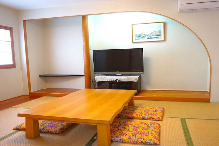 Room 13 of 91
