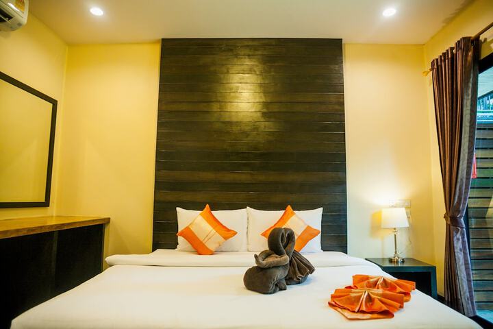 Room 4 of 33