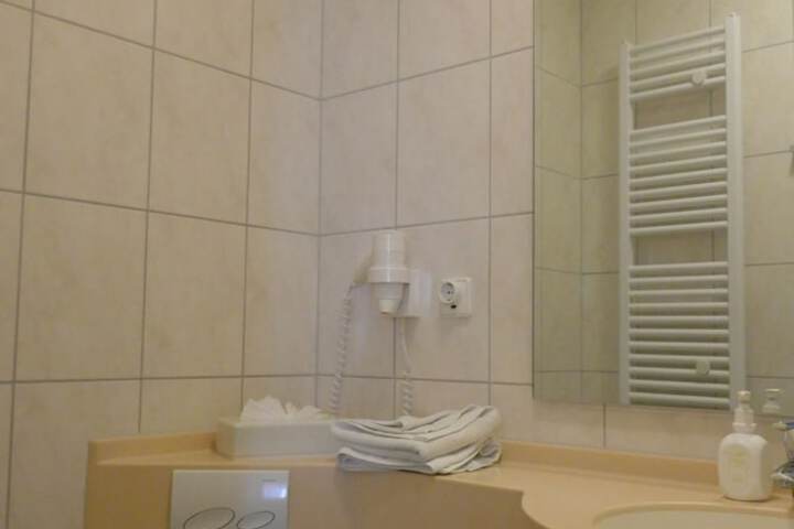 Room 36 of 65