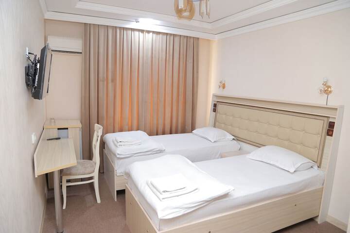 Room 5 of 18