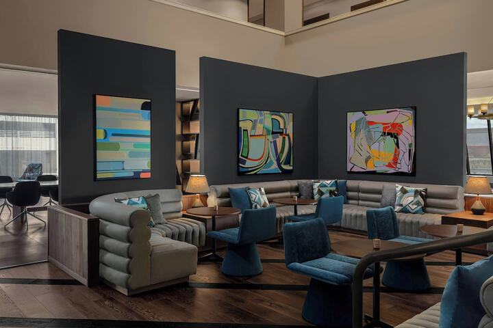 Lobby lounge